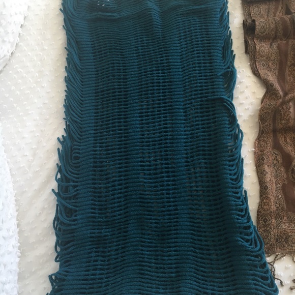 Fringe scarf - Picture 2 of 3